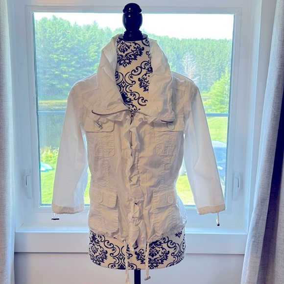 3/4 arm length light jacket. - Picture 1 of 5